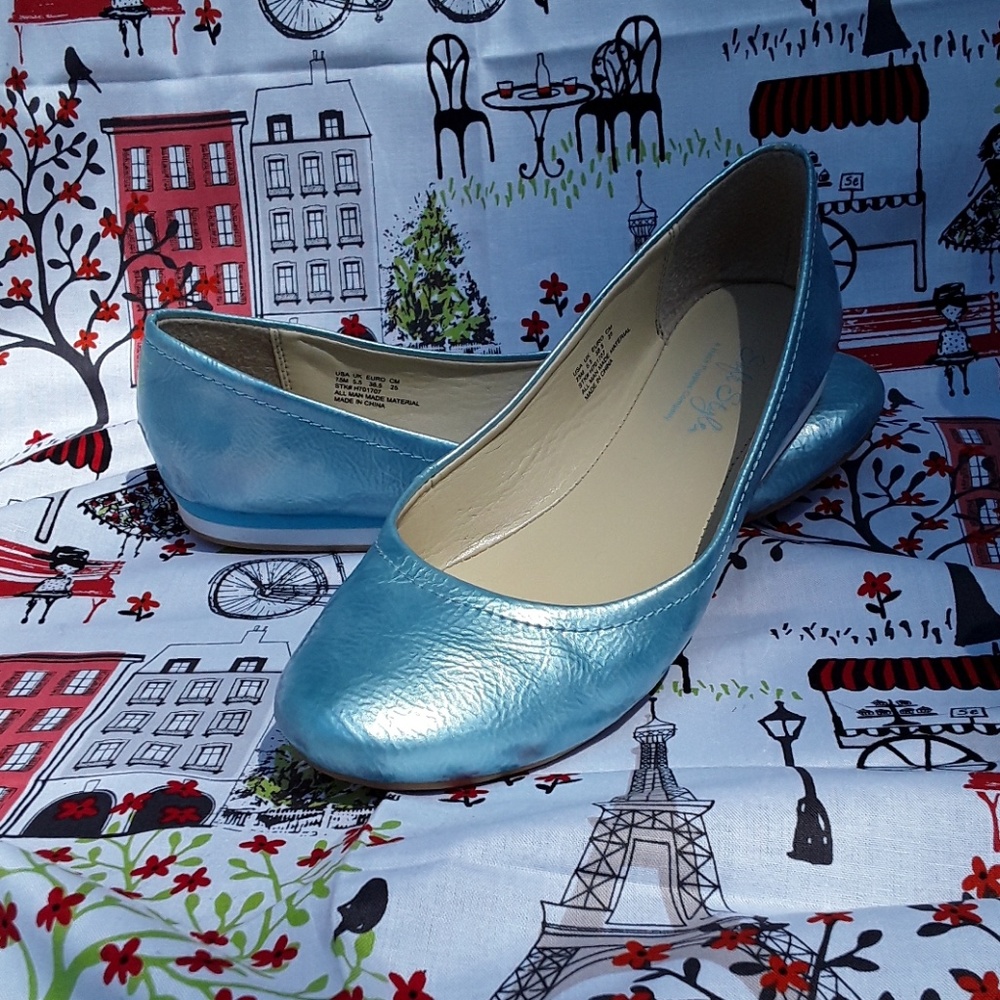 Hush Puppies! Lovely color flats!